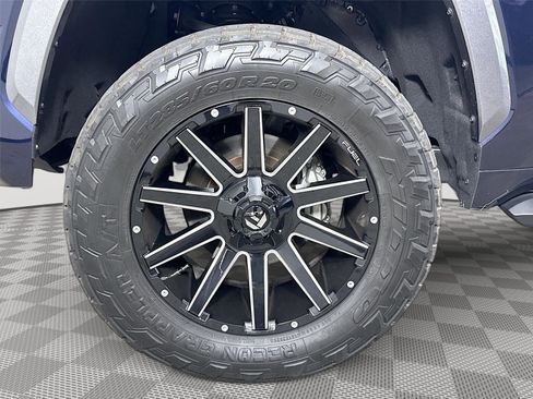 Used 2025 Toyota Tundra Limited AWD/4WD image 27