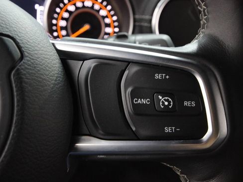 Used 2019 Jeep Wrangler Unlimited Sahara w/ Quick Order Package 24M Moab AWD/4WD image 18