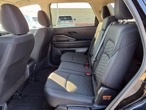 Used 2025 Nissan Pathfinder SV image 11