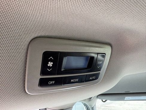 Used 2019 Toyota Sienna LE AWD/4WD image 11