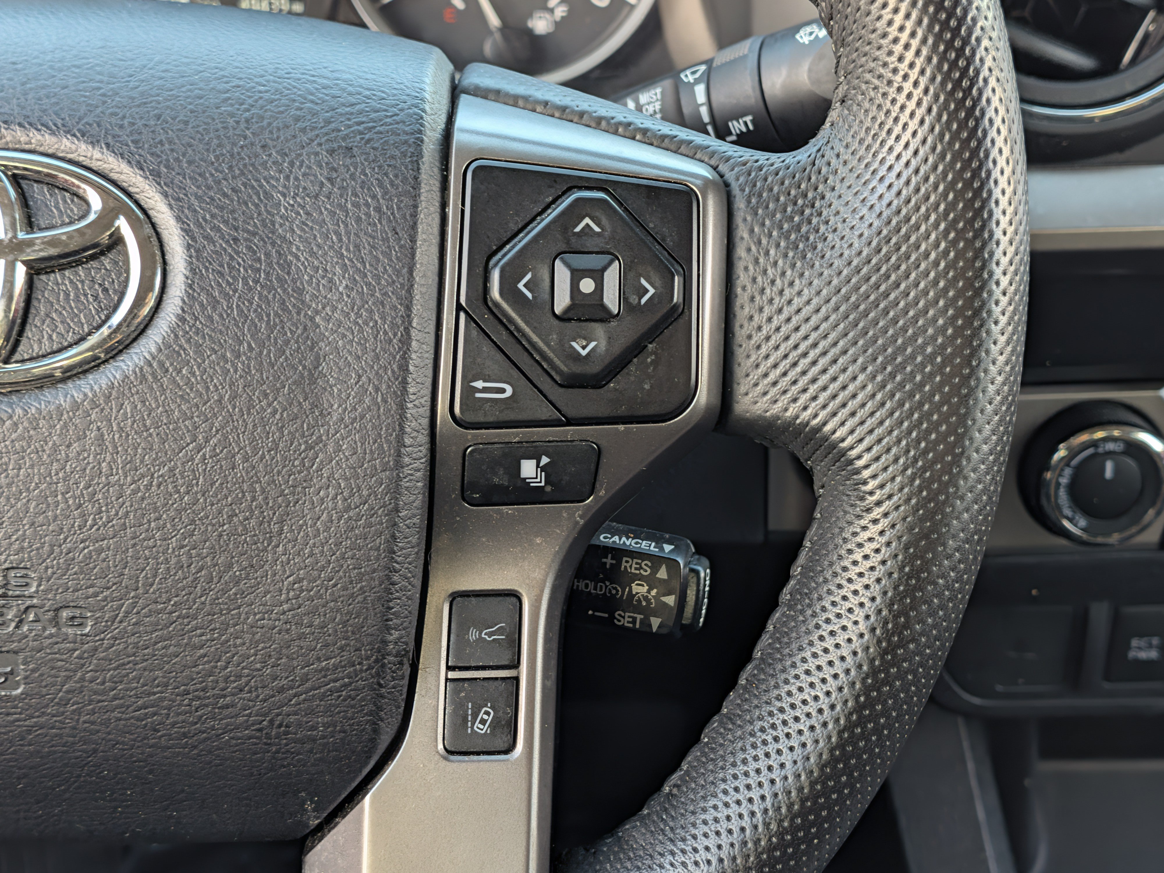 Certified 2023 Toyota Tacoma SR5 AWD/4WD image 28