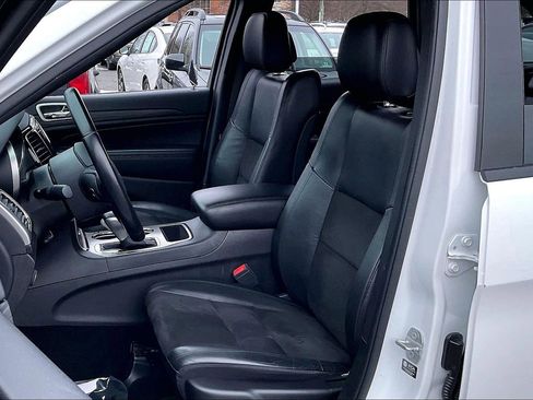 Used 2021 Jeep Grand Cherokee Laredo X image 8