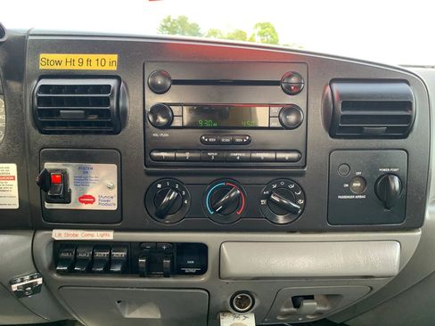 Used 2006 Ford F550 2WD Regular Cab Super Duty image 15