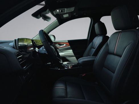 New 2026 Chevrolet Traverse RS w/ LPO, Floor Liner Package AWD/4WD image 20