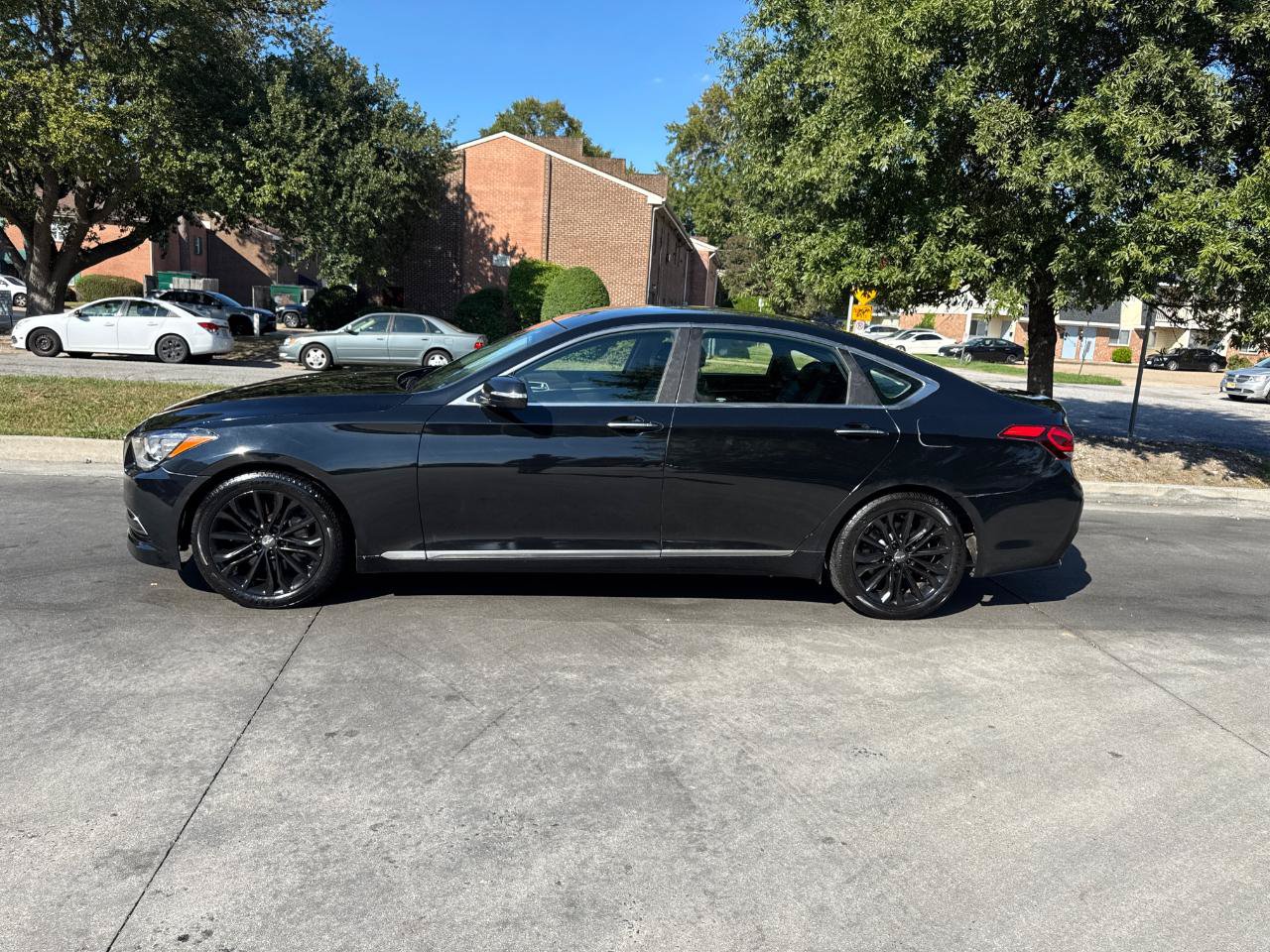 Used 2015 Hyundai Genesis 3.8 RWD image 8