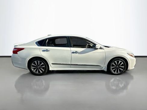 Used 2016 Nissan Altima 2.5 SL w/ 2.5 Technology w/LED Package image 5