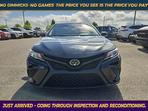 Used 2018 Toyota Camry SE w/ Convenience Package FWD image 2
