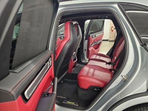 Used 2022 Porsche Cayenne Turbo S image 34