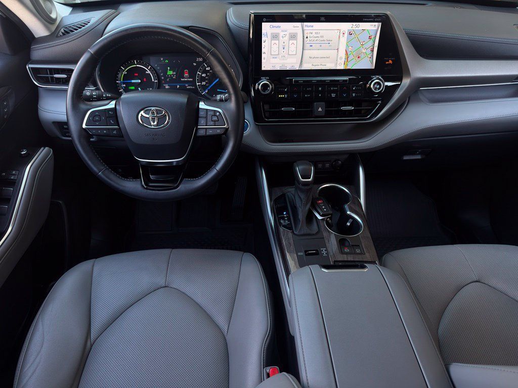 Used 2021 Toyota Highlander Limited FWD image 10