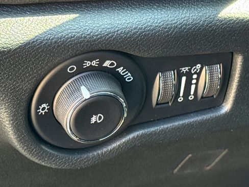 New 2026 Chrysler Pacifica Select FWD image 22
