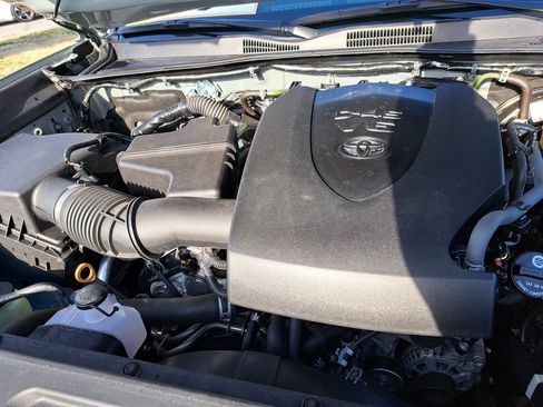 Used 2023 Toyota Tacoma TRD Sport image 33