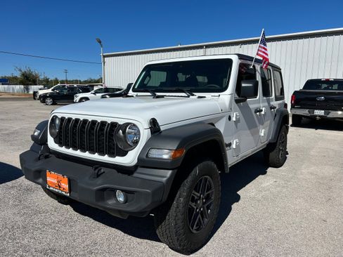 Used 2024 Jeep Wrangler Sport S image 3