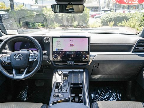 Used 2025 Lexus GX 550 AWD/4WD image 12