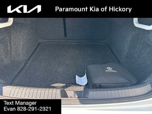 Used 2023 Volkswagen Jetta SE FWD image 11