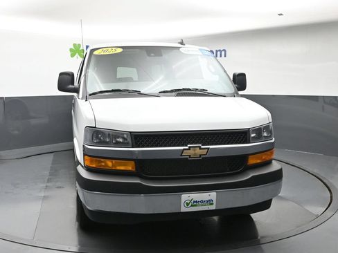 Used 2025 Chevrolet Express 3500 LT w/ LT Preferred Equipment Group RWD image 5