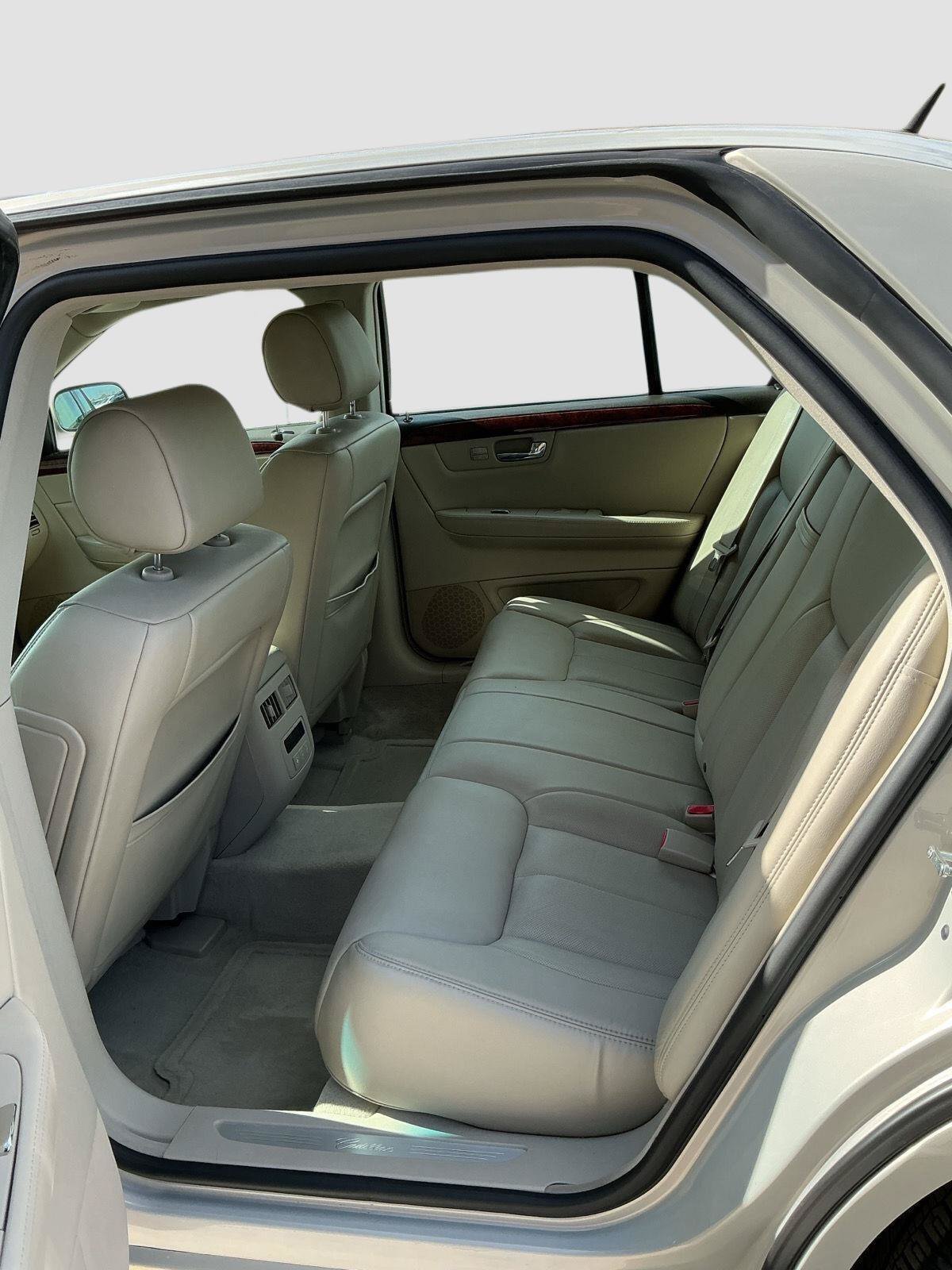 Used 2007 Cadillac DTS Luxury I w/ Trunk Convenience Package FWD image 18