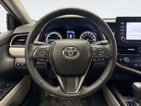 Used 2023 Toyota Camry SE image 12
