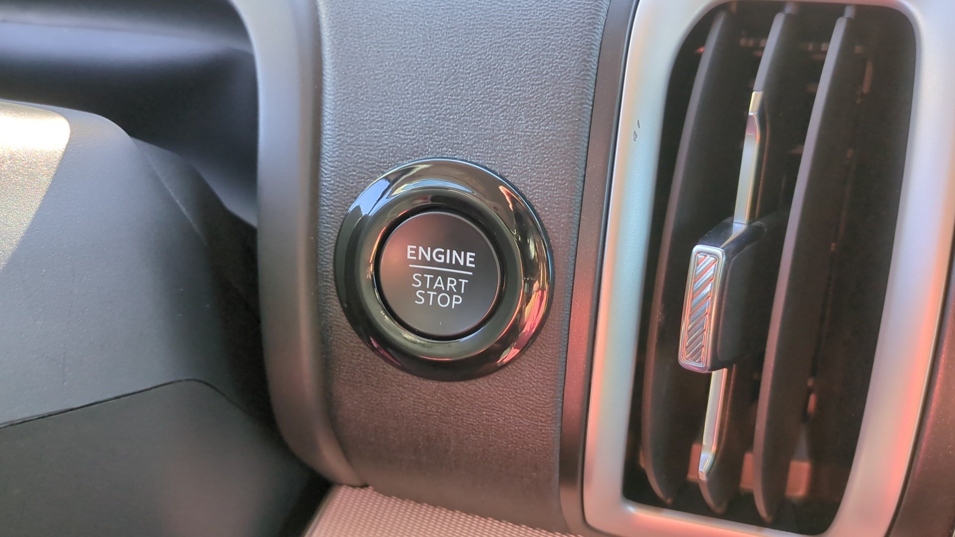 Used 2025 Ford Expedition Active AWD/4WD image 20