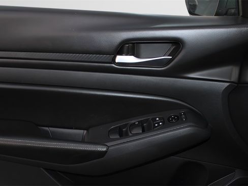 Used 2024 Nissan Altima 2.5 SV image 18