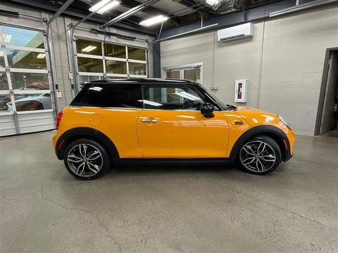 Used 2015 MINI Cooper 2-Door Hardtop image 6