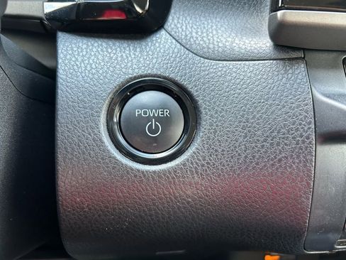 Used 2025 Toyota Camry LE image 28