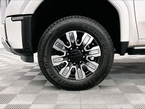 Used 2024 GMC Sierra 3500 Denali w/ Denali Reserve Package AWD/4WD image 10