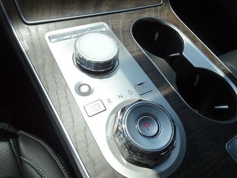 New 2025 Genesis GV80 2.5T Advanced image 14