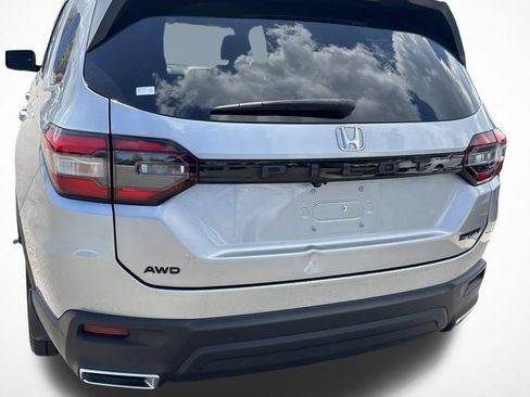 Used 2025 Honda Pilot Sport image 21