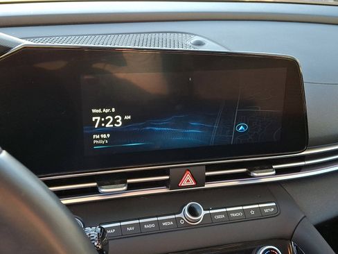 Certified 2023 Hyundai Elantra Limited w/ Preferred Accessory Package image 18