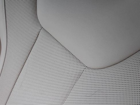 Used 2025 BMW 330i Sedan w/ Premium Package image 24