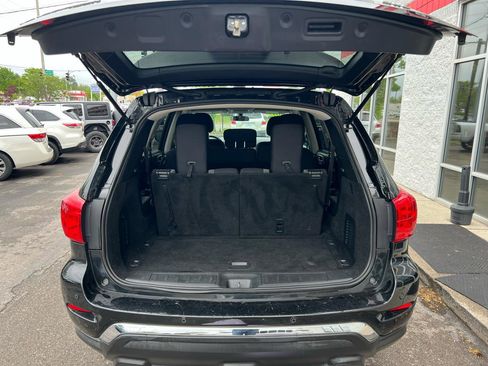 Used 2019 Nissan Pathfinder S image 16