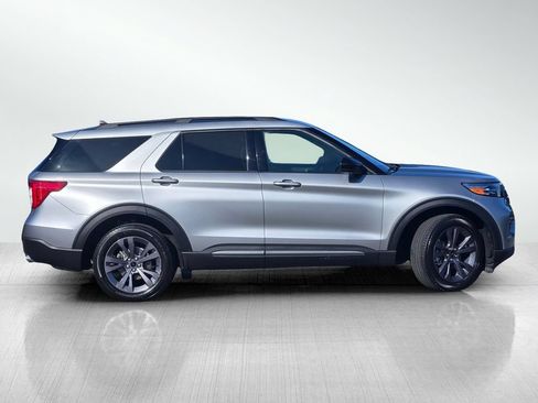 Used 2023 Ford Explorer XLT w/ Equipment Group 202A AWD/4WD image 3