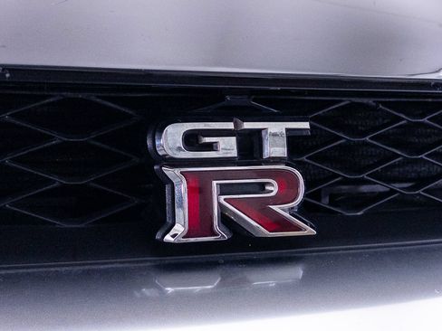 Used 2020 Nissan GT-R Premium w/ Premium Interior Package AWD/4WD image 2