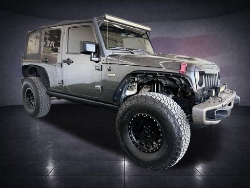 Used 2016 Jeep Wrangler Unlimited Sahara image 10