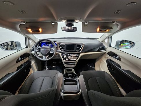 Used 2018 Chrysler Pacifica Touring Plus FWD image 23