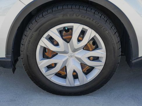 Used 2020 Toyota C-HR LE FWD image 12