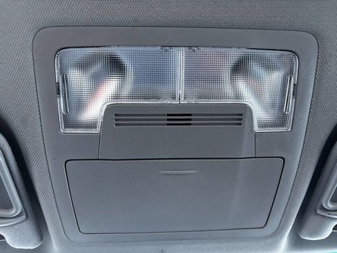 Used 2017 Toyota Camry SE image 22