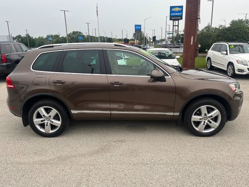 Used 2013 Volkswagen Touareg TDI AWD/4WD image 6