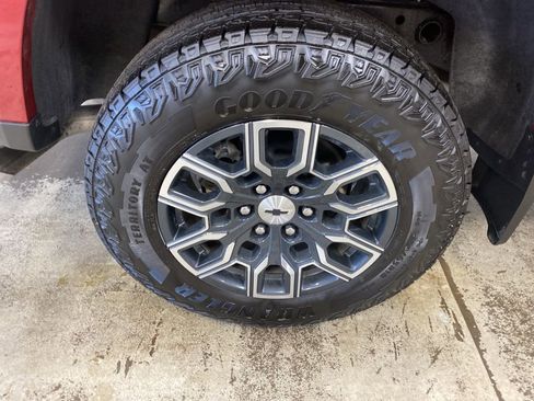 Certified 2025 Chevrolet Colorado Z71 w/ Technology Package image 11