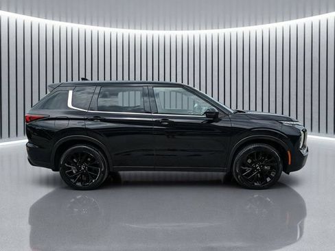Used 2024 Mitsubishi Outlander SE FWD image 3