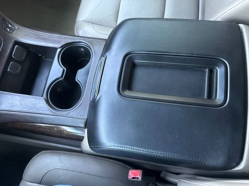 Used 2019 Chevrolet Suburban LT image 32