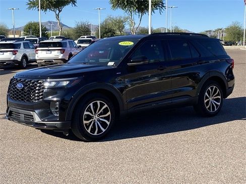 Used 2025 Ford Explorer ST-Line image 2