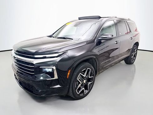 Used 2025 Chevrolet Traverse High Country w/ LPO, Floor Liner Package AWD/4WD image 3