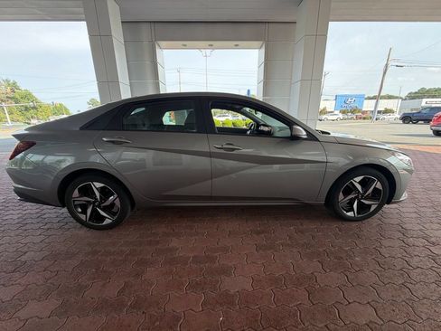 Used 2023 Hyundai Elantra SEL w/ Convenience Package FWD image 8