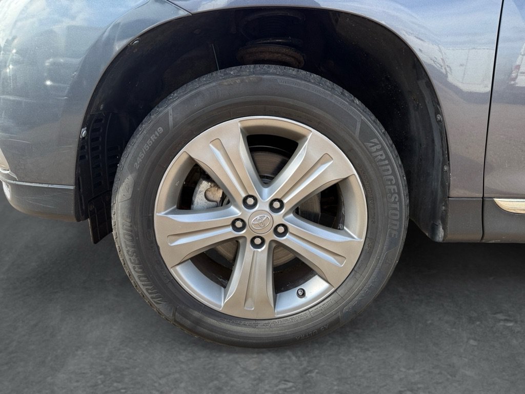 Used 2012 Toyota Highlander Limited w/ Tow Pkg AWD/4WD image 37