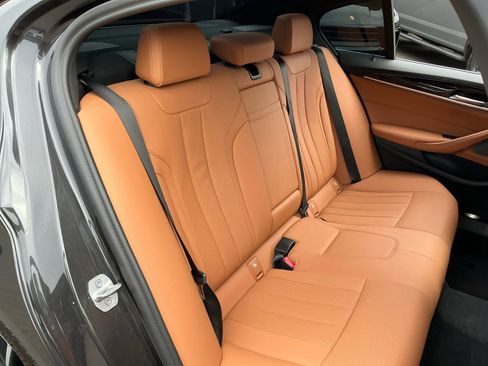 Used 2023 BMW 530e w/ Premium Package image 20