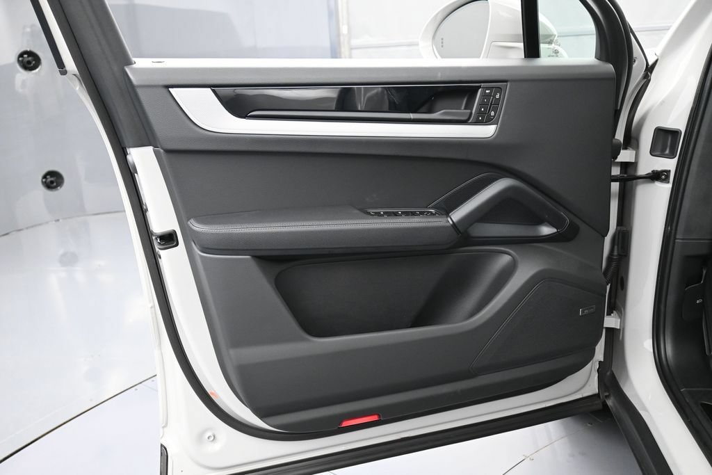 Certified 2026 Porsche Cayenne E-Hybrid AWD/4WD image 15
