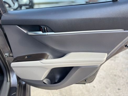 Used 2022 Toyota Camry SE image 16