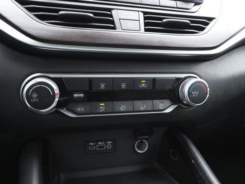 Used 2024 Nissan Altima 2.5 SV image 17