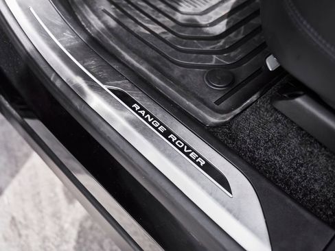 Used 2025 Land Rover Range Rover Long Wheelbase SE image 31